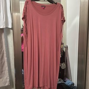 Vince Camuto dress the color is clay color size 2x never worn tag still on.